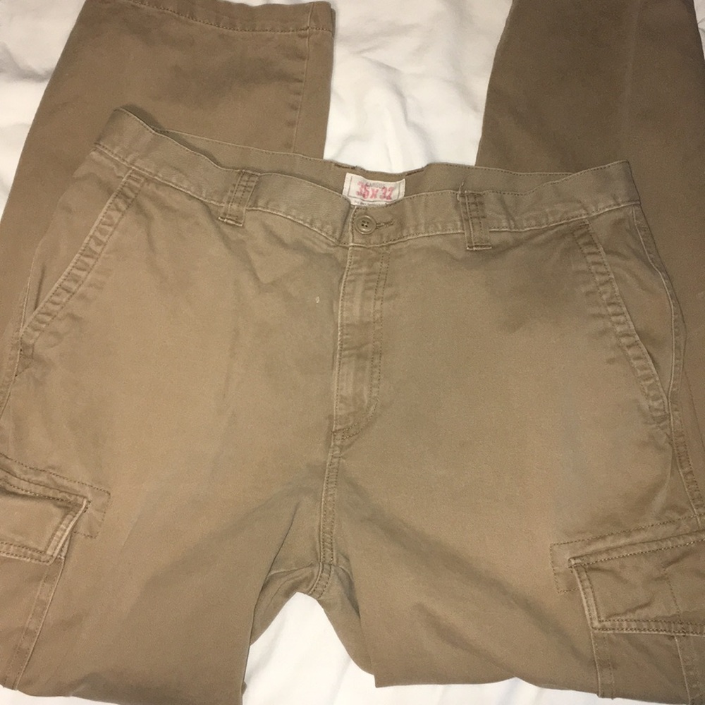 Men’s cargo khakis